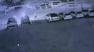 Antalya'nın Serik ilçesinde Yeni Mahalle'de bir oto galeride 6 araç