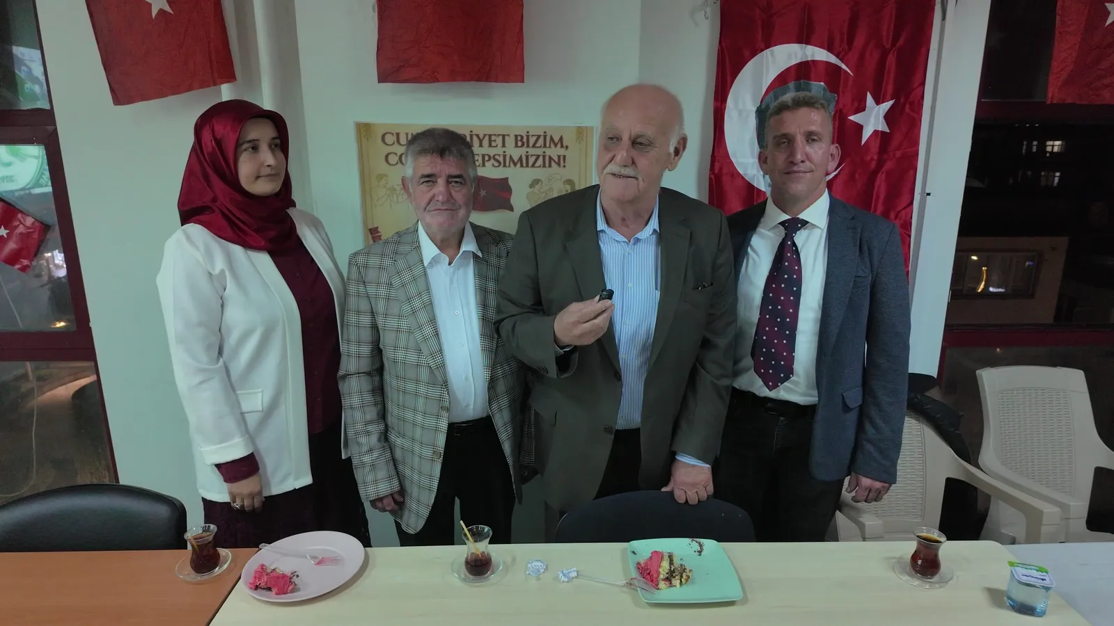 Uçurtmacı Amca olarak tanınan Veysel Eftekin Serik İşitme Engelliler Derneği'nde